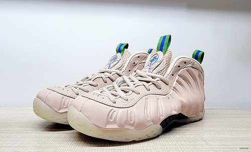 Nike Air Foamposite One Particle Spray de té con leche